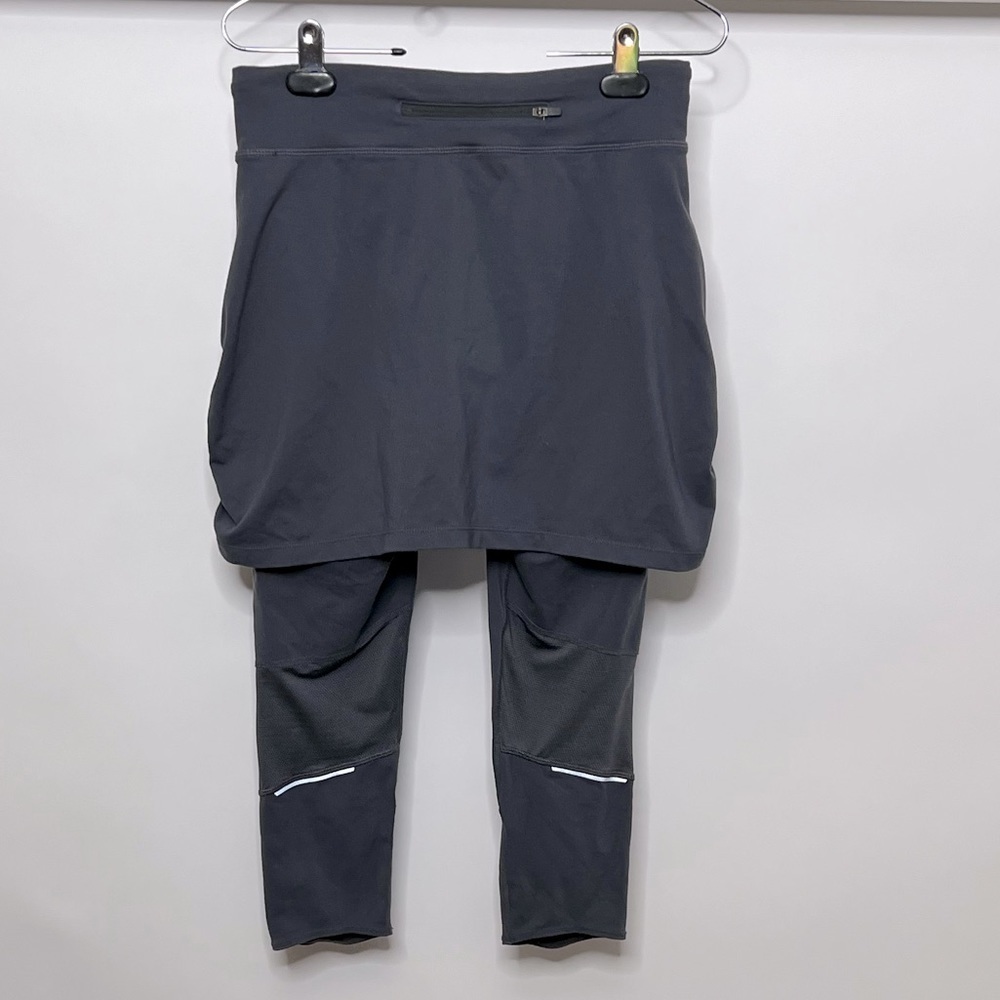 Athleta Women’s Contender 2 In 1 Capris/Skirt/Leggings - Picture 3 of 8